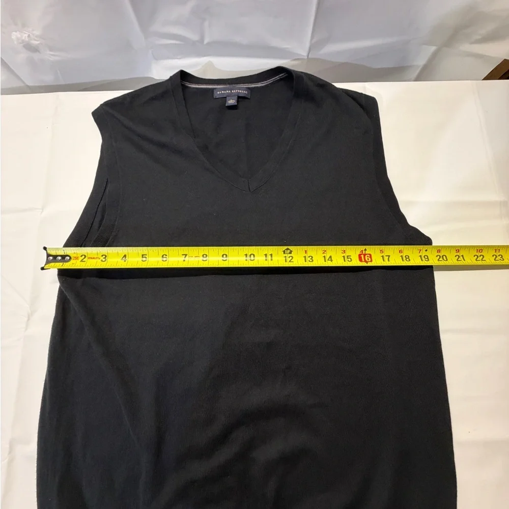 Banana Republic Dark‎ Gray V-Neck Sweater Vest